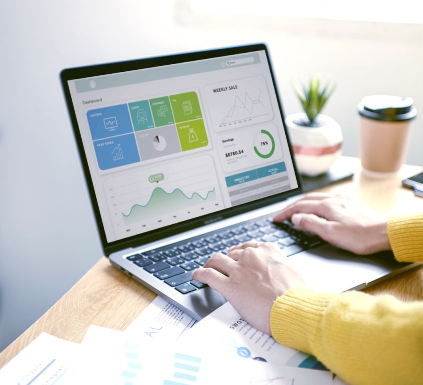 Businesspeople working in finance and accounting Analyze financi